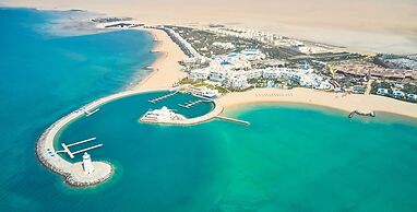 Hilton Salwa Beach Resort & Villas