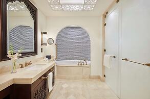 Hilton Salwa Beach Resort & Villas