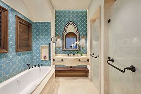 Hilton Salwa Beach Resort & Villas