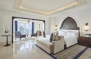 Hilton Salwa Beach Resort & Villas