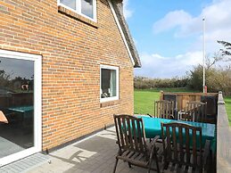 6 Person Holiday Home in Ulfborg