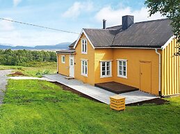 7 Person Holiday Home in Skutvik