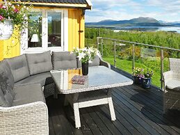 7 Person Holiday Home in Skutvik