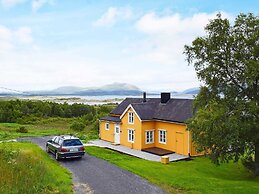 7 Person Holiday Home in Skutvik