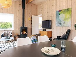 8 Person Holiday Home in Vaeggerlose