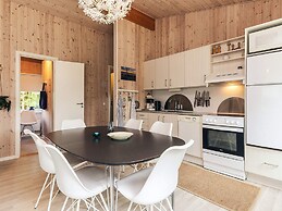 8 Person Holiday Home in Vaeggerlose