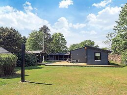8 Person Holiday Home in Vaeggerlose