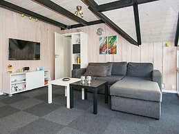 Tranquil Thatched Cottage on Romo-by Traum