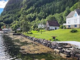 6 Person Holiday Home in Oystese