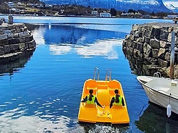 10 Person Holiday Home in Midsund