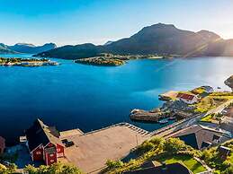 10 Person Holiday Home in Midsund