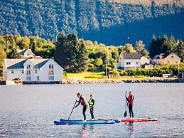 10 Person Holiday Home in Midsund