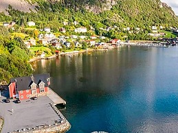 10 Person Holiday Home in Midsund