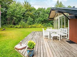Tranquil Lakeside Retreat in Ry-by Traum