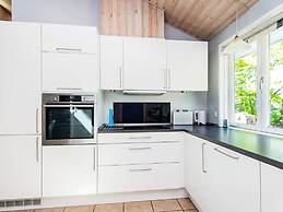 Bright Holiday Home in Glesborg near Beach