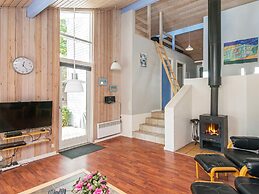 Bright Holiday Home in Glesborg near Beach