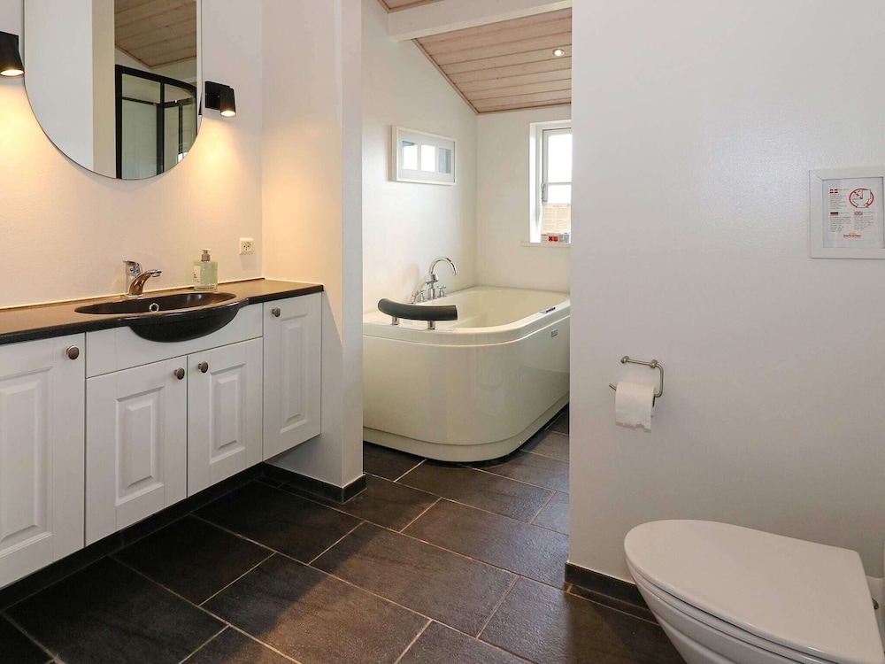 Spacious Holiday Home in Storvorde Whirlpool
