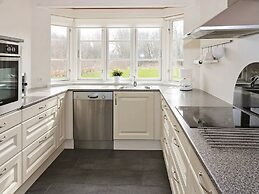 Spacious Holiday Home in Storvorde Whirlpool