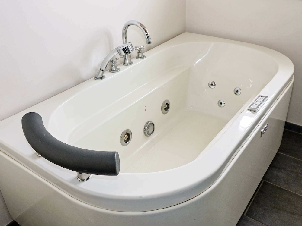 Spacious Holiday Home in Storvorde Whirlpool