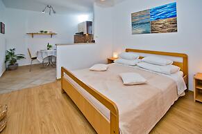 Apartments Nina Hvar town