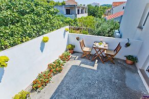 Apartments Nina Hvar town