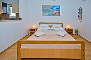 Apartments Nina Hvar town