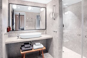 Clarion Hotel Sea U