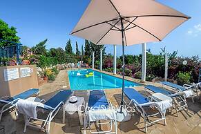 Wonderful Quiet Area, Completely Privacy, Large Private Pool, Colourfu