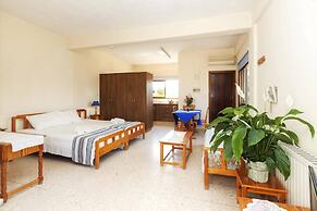 Room-studio in Polis - Just 800 m From t
