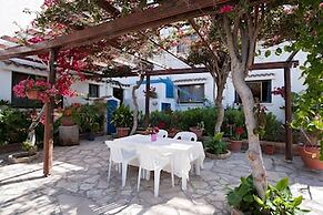 Room-studio in Polis - Just 800 m From t