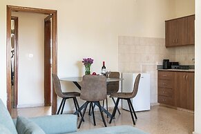 Room-spacious One Bedroom Apartment in P