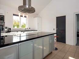 10 Person Holiday Home in Grenaa-by Traum
