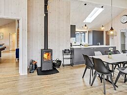 5 Star Holiday Home in Albaek