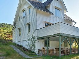 8 Person Holiday Home in Uggdal