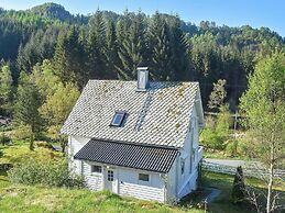 8 Person Holiday Home in Uggdal