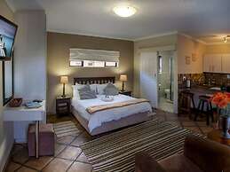Room-cozy Guest Room With Double bed and