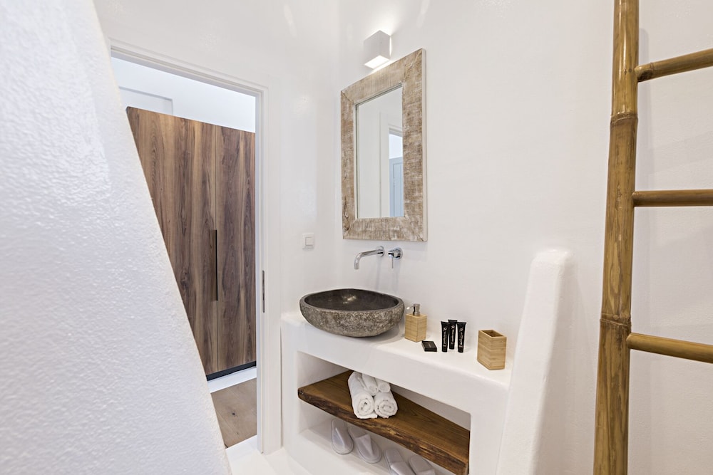 3 Elements by Stylish Stays