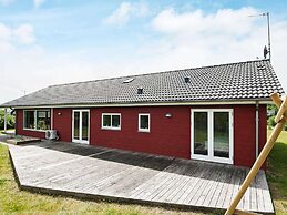 Rustic Holiday Home in Ebeltoft with Hot Tub