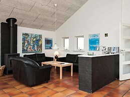 Rustic Holiday Home in Ebeltoft with Hot Tub