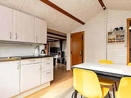 6 Person Holiday Home in Spottrup