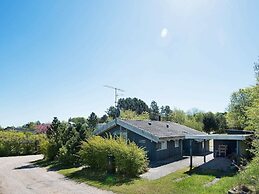 Cozy Holiday Home in Allingåbro near Beach