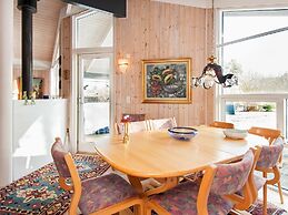 Cozy Holiday Home in Allingåbro near Beach
