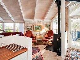 Cozy Holiday Home in Allingåbro near Beach