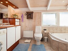 Cozy Holiday Home in Allingåbro near Beach