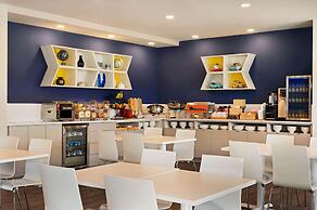 Microtel Inn & Suites by Wyndham Aurora
