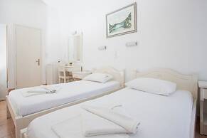 Louiza Hotel