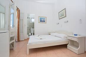Louiza Hotel