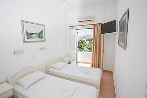 Louiza Hotel