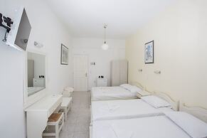 Louiza Hotel