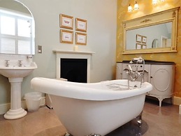 Westgate Manor